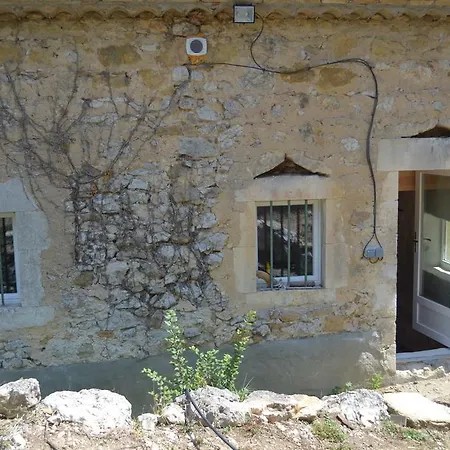 La Ferme Accrochee A La Colline